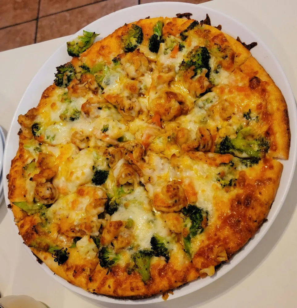 Pizza with Shrimp and Broccoli